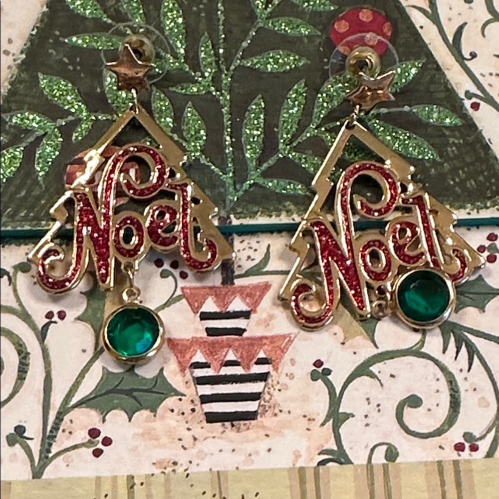 Festive Avon “Noel” Christmas Tree Pierced Earrings in NEW condition/2” x 1 1/8”